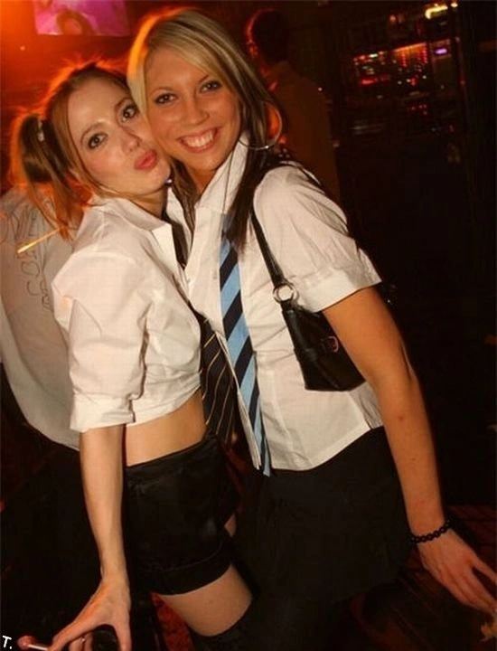 Дівчата в шкільній формі в нічних клубах (100 фото) – фото 19