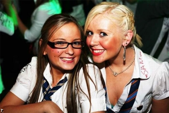 Дівчата в шкільній формі в нічних клубах (100 фото) – фото 22