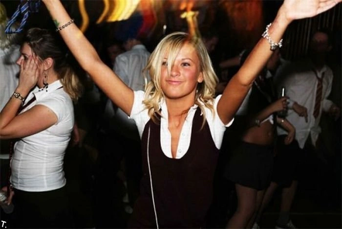 Дівчата в шкільній формі в нічних клубах (100 фото) – фото 26