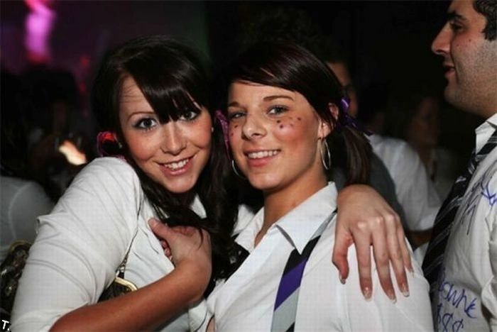 Дівчата в шкільній формі в нічних клубах (100 фото) – фото 28