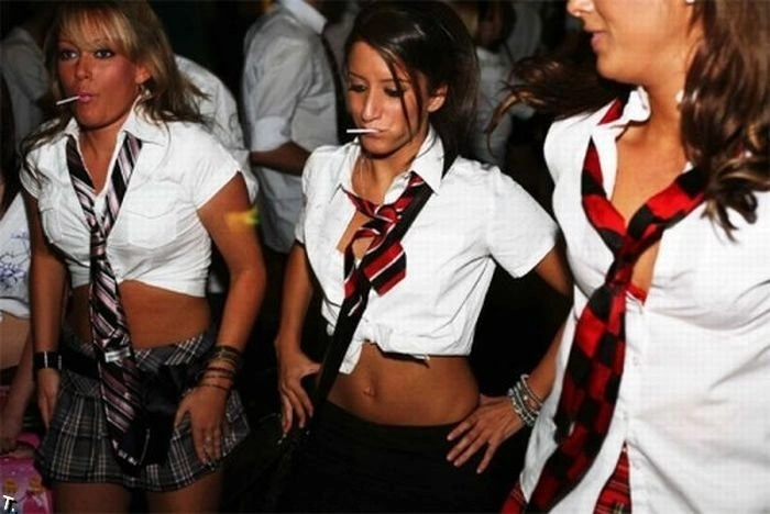 Дівчата в шкільній формі в нічних клубах (100 фото) – фото 31