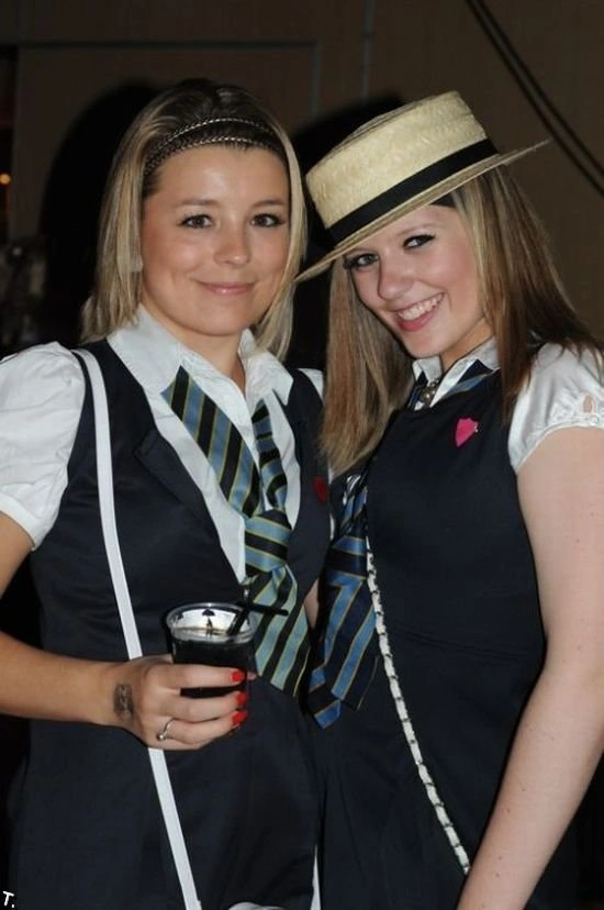 Дівчата в шкільній формі в нічних клубах (100 фото) – фото 42