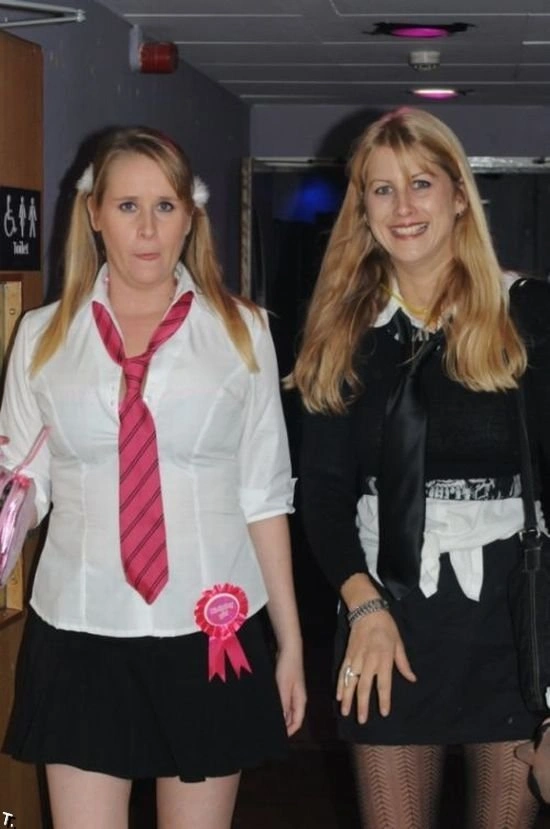 Дівчата в шкільній формі в нічних клубах (100 фото) – фото 45