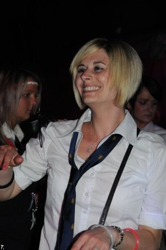 Дівчата в шкільній формі в нічних клубах (100 фото) – фото 46