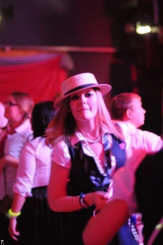 Дівчата в шкільній формі в нічних клубах (100 фото) – фото 48