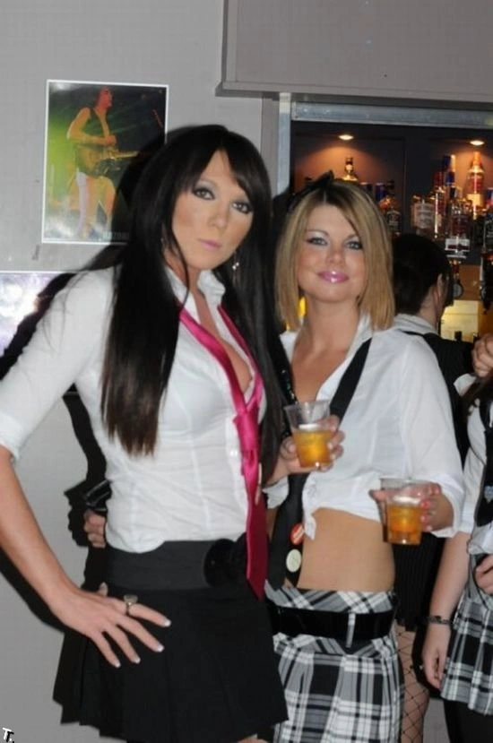 Дівчата в шкільній формі в нічних клубах (100 фото) – фото 61