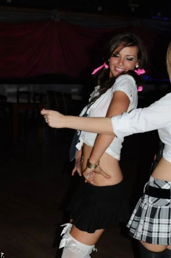 Дівчата в шкільній формі в нічних клубах (100 фото) – фото 67
