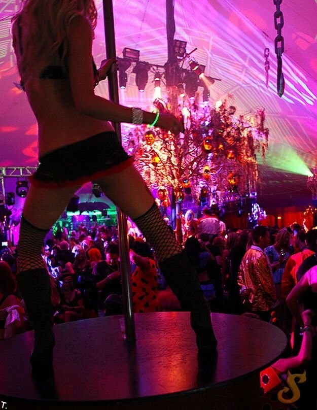 Вечірка до Хелловіну в резиденції Playboy (62 фото) – фото 59