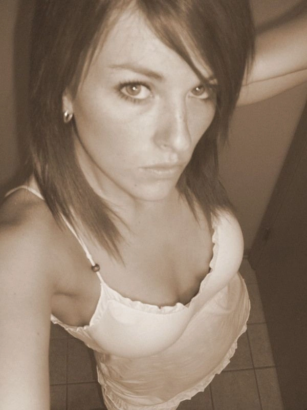 Гарна дівчина організувала любительську фотосесію (20 фото)