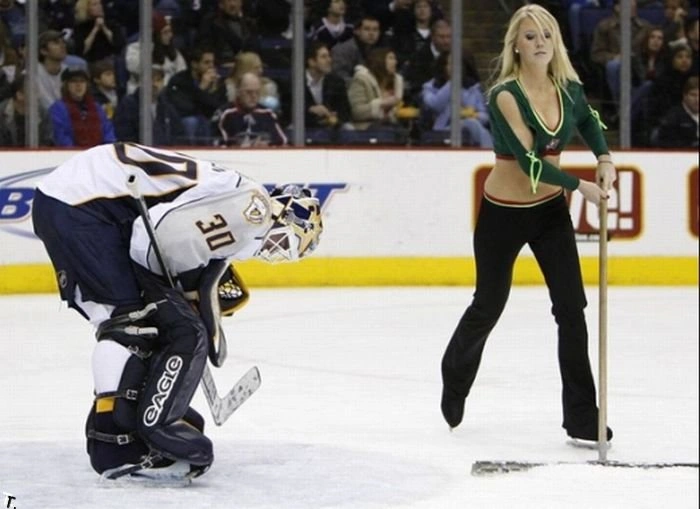 Гарні дівчата з NHL (15 фото) – фото 2