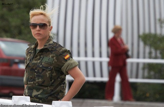 Дівчата з армій різних країн світу (37 фото) – фото 4