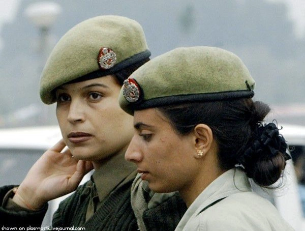 Дівчата з армій різних країн світу (37 фото) – фото 5