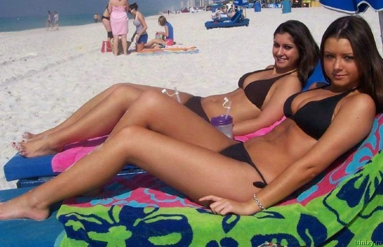 Велика колекція дівчат у бікіні (100 фото)