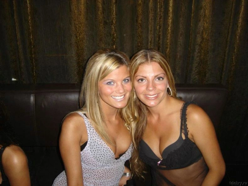 Велика підбірка класних дівчат з декольте (81 фото) – фото 44