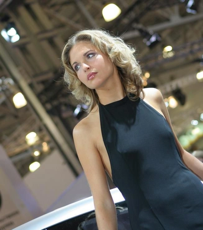 Автомобільна виставка - машини = дівчата? (35 фото) – фото 2