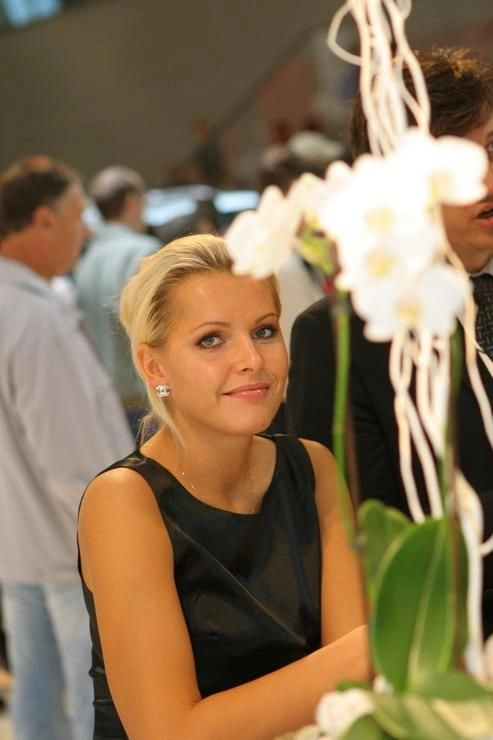 Автомобільна виставка - машини = дівчата? (35 фото) – фото 18