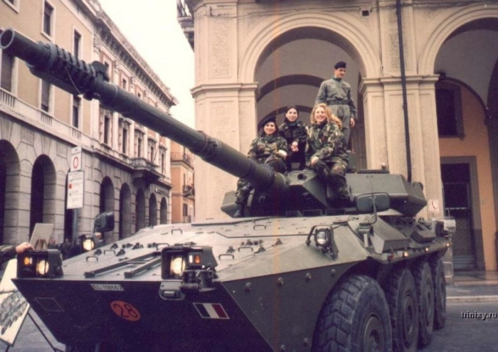 Дівчата в армії (57 фото) – фото 28