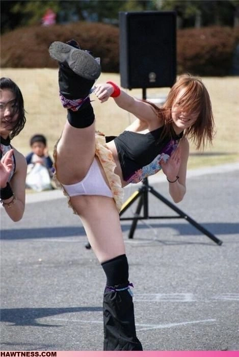 Чарівні дівчата, які займаються дивними речами. Частина 7 (41 фото + 6 гіфок) – фото 14