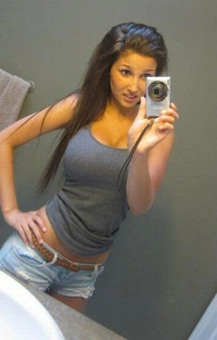 Дівчата перед дзеркалом. Частина 4 (150 фото) – фото 21