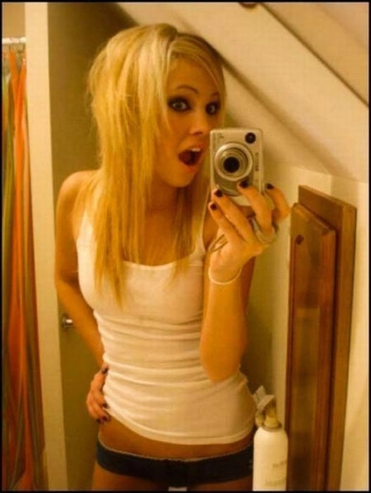 Дівчата перед дзеркалом. Частина 4 (150 фото) – фото 26