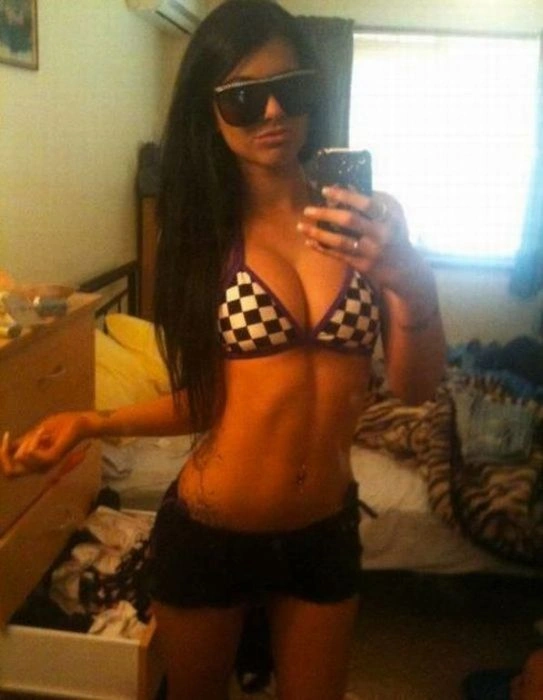 Дівчата перед дзеркалом. Частина 4 (150 фото) – фото 59