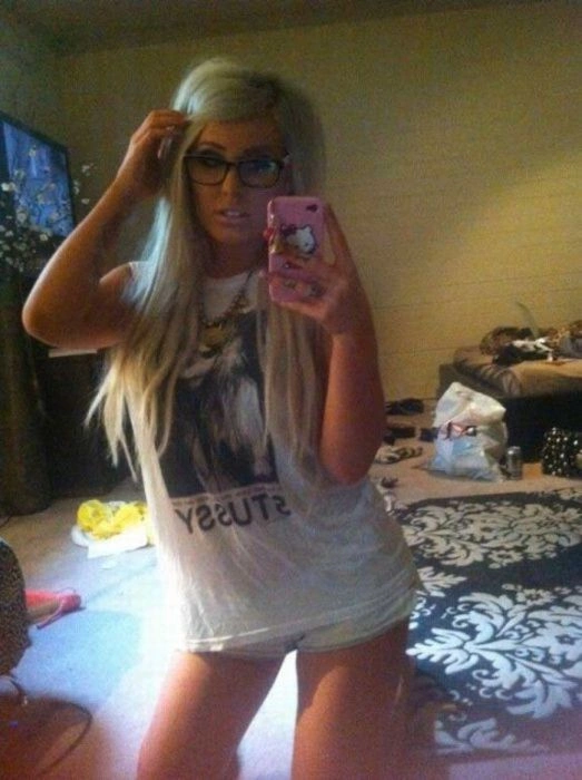 Дівчата перед дзеркалом. Частина 4 (150 фото) – фото 67