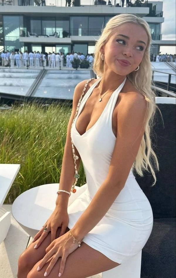 Дівчата в облягаючих сукнях (31 фото) – фото 9