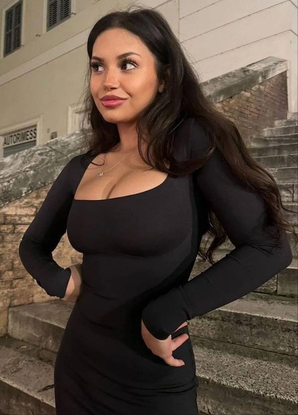 Дівчата в облягаючих сукнях (31 фото) – фото 15