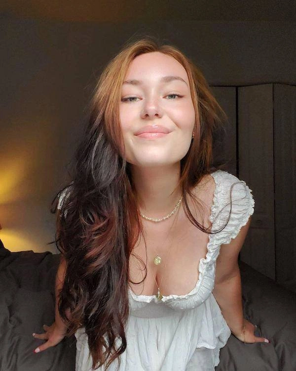 Дівчата у літніх сукнях (30 фото) – фото 6