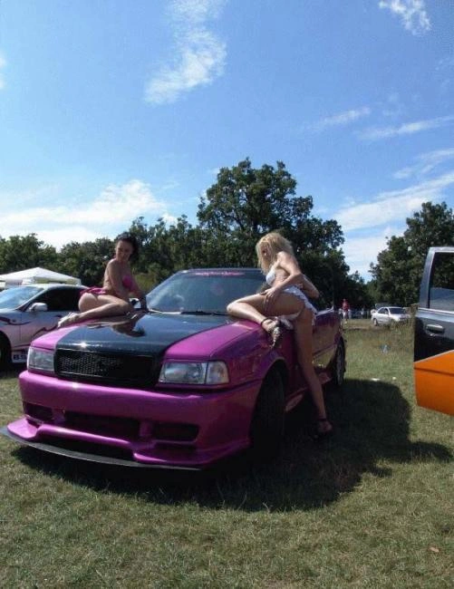 Дівчата миють автомобіль (25 фото) – фото 5