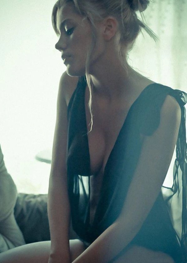 Дівчата без бюстгальтерів (31 фото)