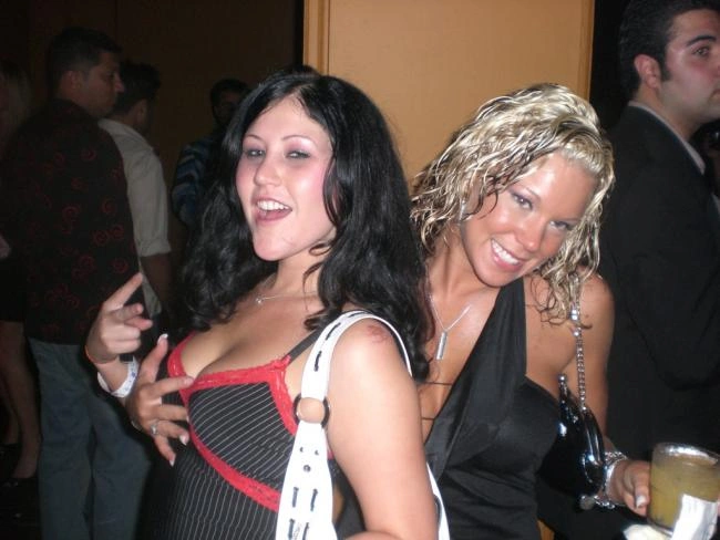 Напійна блондинка позує перед камерою:-) (26 фото) – фото 6