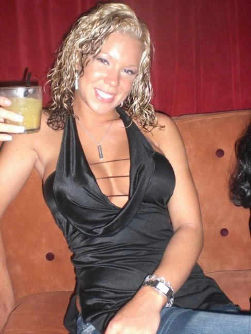 Напійна блондинка позує перед камерою:-) (26 фото) – фото 7