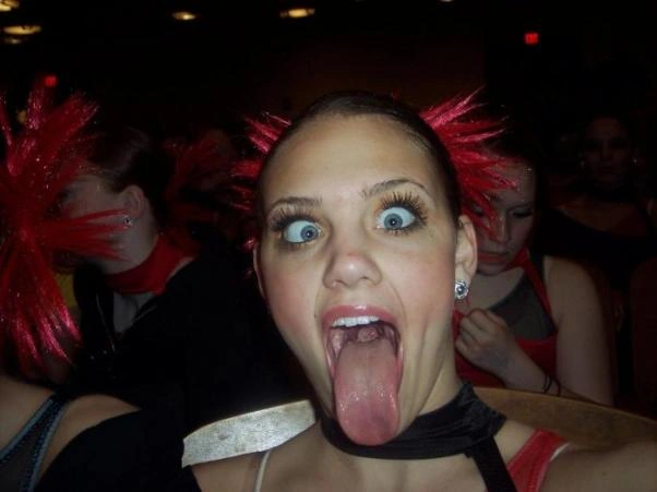 Дівчата з довгими язиками (8 фото) – фото 2