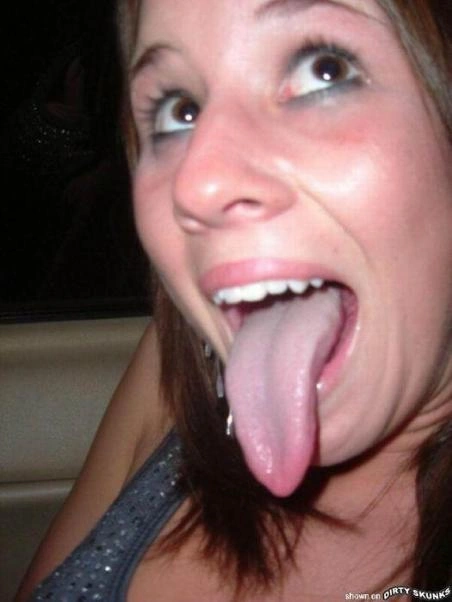 Дівчата з довгими язиками (8 фото) – фото 3