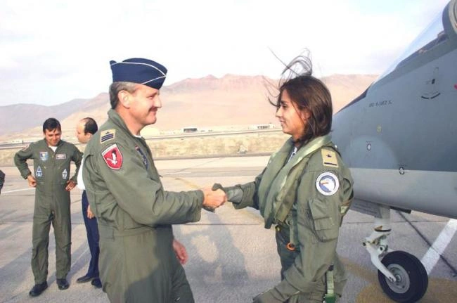 Жінки у формі (45 фото) – фото 2