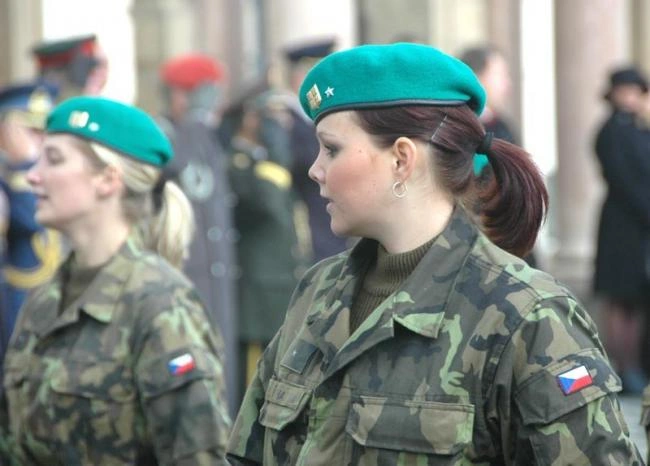 Жінки у формі (45 фото) – фото 7