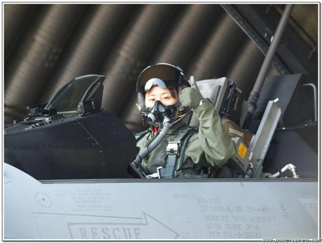 Жінки у формі (45 фото) – фото 9