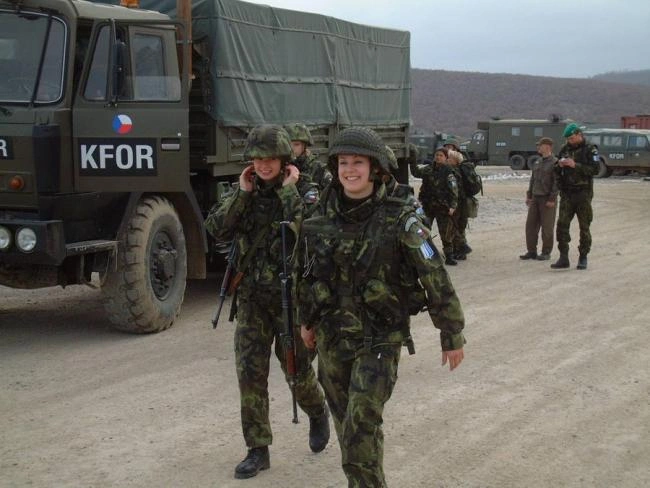 Жінки у формі (45 фото) – фото 11