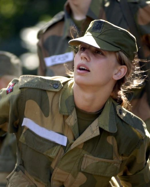 Жінки у формі (45 фото) – фото 13