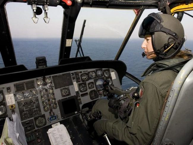 Жінки у формі (45 фото) – фото 15