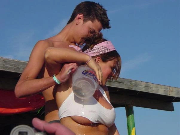 Дівчата в мокрих одягах:-) (35 фото) – фото 11