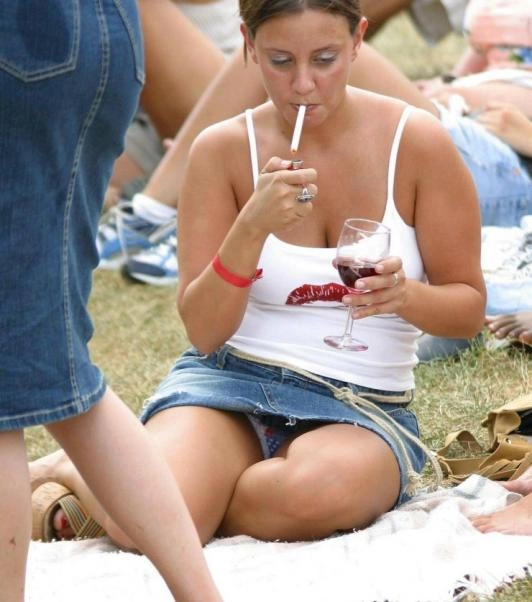 Дівчина напилася на вихідних (15 фото) – фото 2