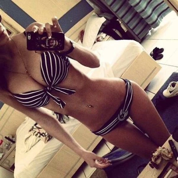 Приватні фотографії дівчат (50 фото) – фото 27