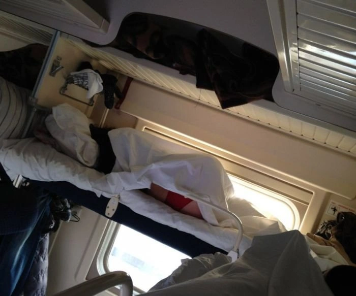 Дівчата і поїзди (37 фото) – фото 7