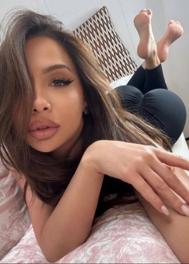 Дівчата гнуть спину (23 фото)