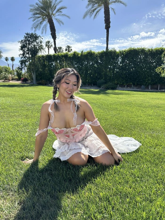 Відверті фото дівчат, зроблені на музичних фестивалях – фото 16