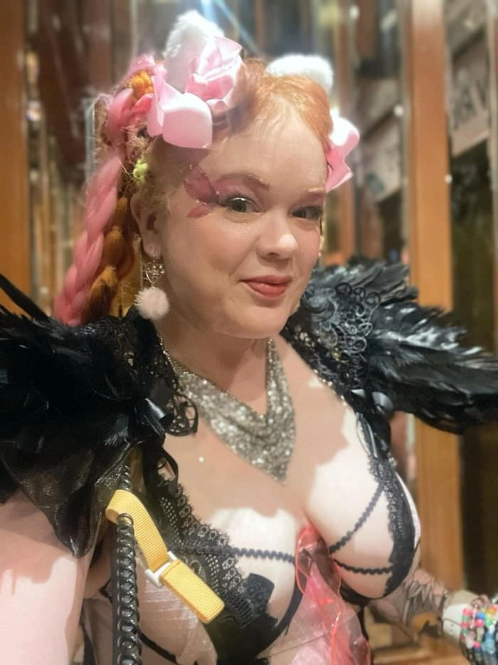 Відверті фото дівчат, зроблені на музичних фестивалях – фото 32