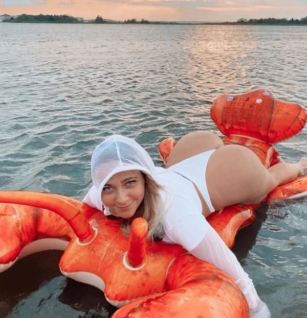 Колекція красивих дівчат, вид ззаду, частина 60 – фото 24