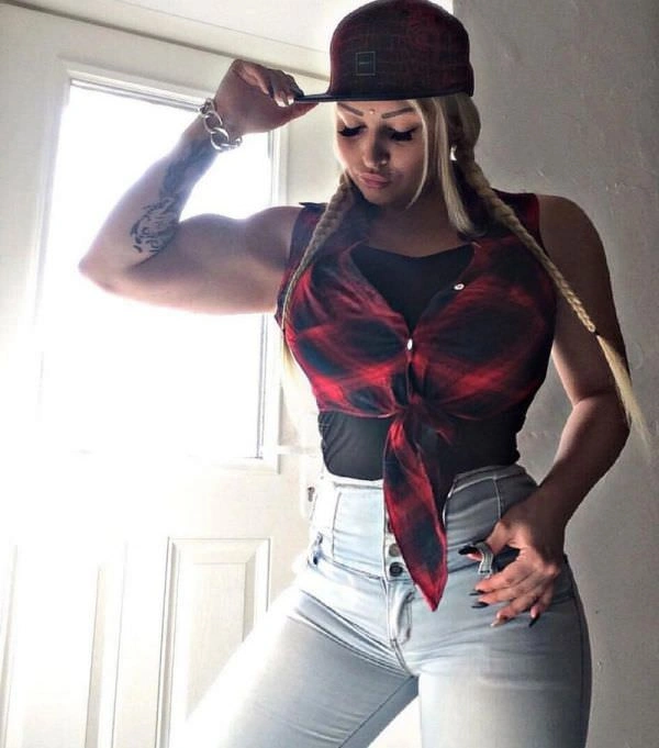 Кімберлі Хокінс - поєднання м'язів і силікону – фото 21